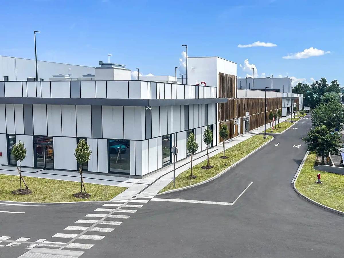 Construction d'un bâtiment commercial structure béton